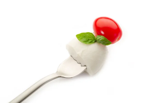 Garfo com tomate mussarela e manjericão — Fotografia de Stock