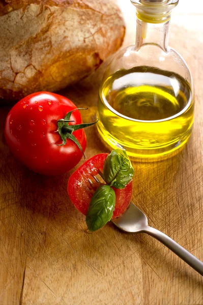 Tomaat brood en olijfolie — Stockfoto