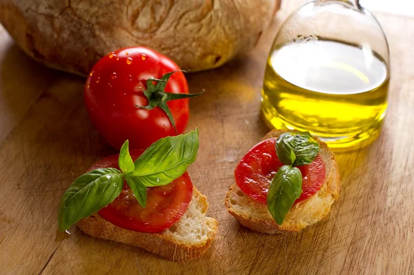 Tomato bread and olive oil — Stock Photo, Image
