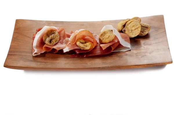 Italienische Vorspeise mit Parmaschinken und getrockneten Feigen — Stockfoto