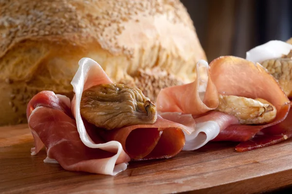Italian appetizer with parma ham and dried figs — Stock Photo, Image