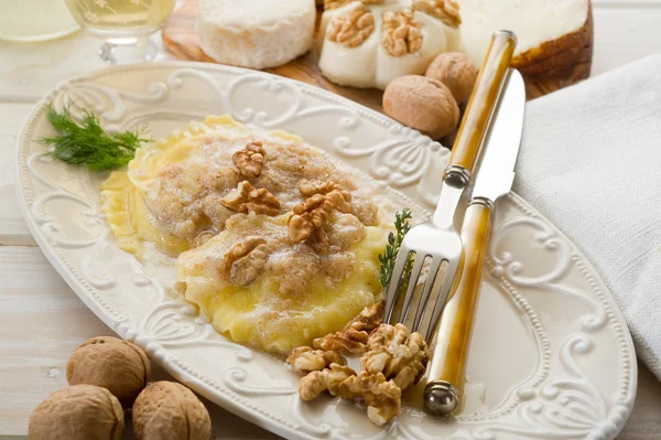 Ravioli with nuts and cream sauce — Stock Photo, Image
