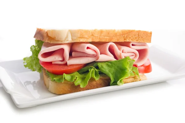 Sandwich cu șuncă de curcan și salată verde — Fotografie, imagine de stoc