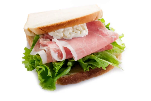 Sándwich con jamón de parma y lechuga — Foto de Stock