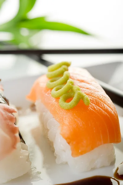 Sushi no fundo branco — Fotografia de Stock