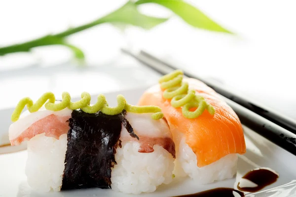 Sushi fehér háttér — Stock Fotó