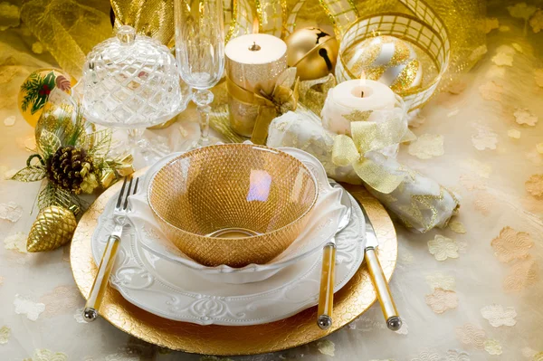 Luxusní zlaté vánoční stůl — Stock fotografie