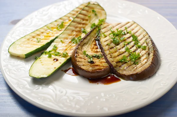Grillad aubergine och zucchini — Stockfoto