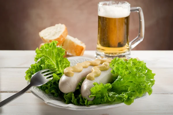 stock image Wurstel with green salad