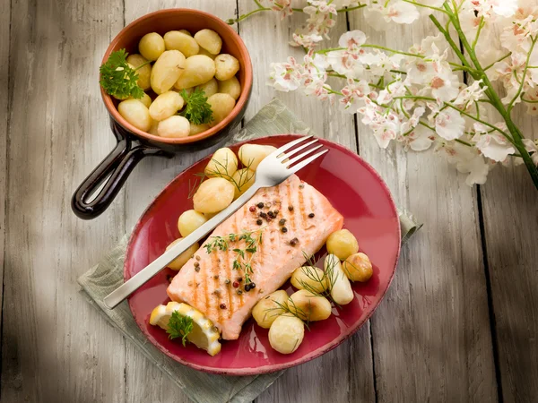 Grilled salmon with roasted potatoes — Stock Fotó