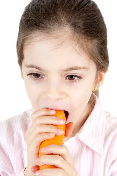 Menina comendo cenoura — Fotografia de Stock