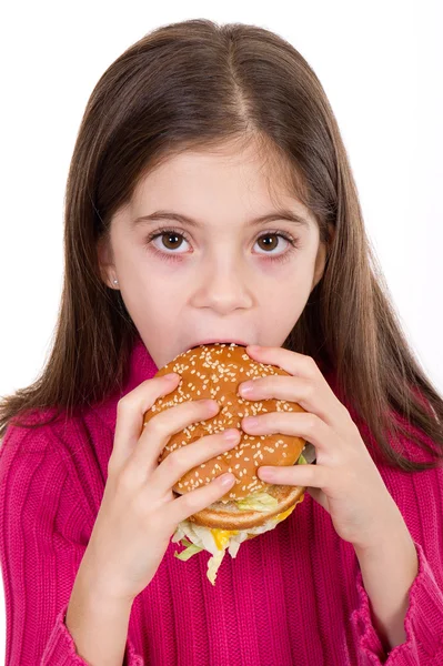 Holčička jíst hamburger — Stock fotografie