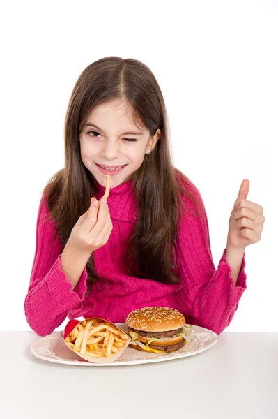 Klein meisje hamburger eten — Stockfoto