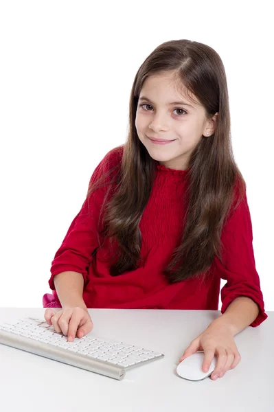 Pc klavye ve fare ile küçük kız gülümseyerek — Stok fotoğraf