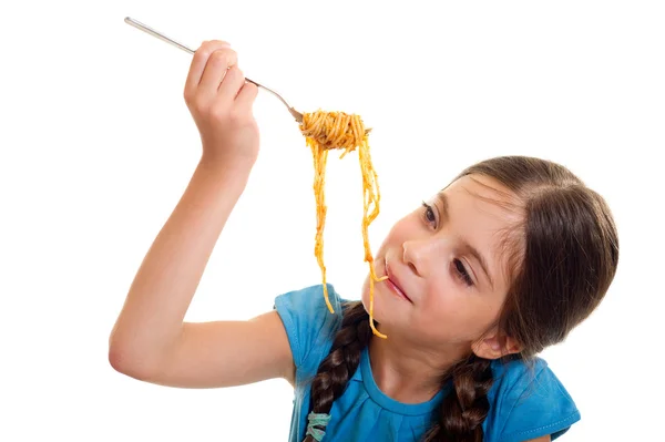 Menina bonito comer espaguete — Fotografia de Stock