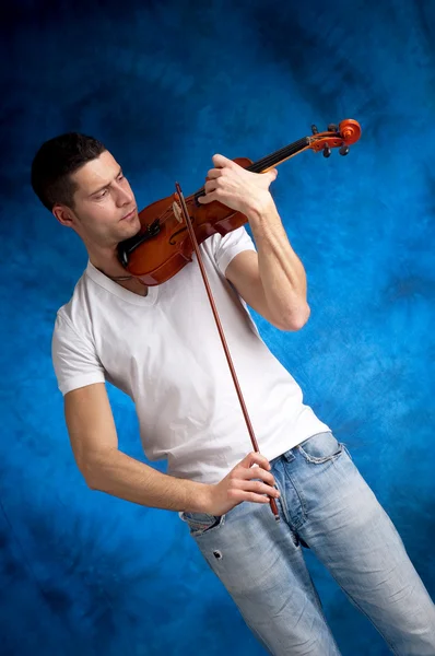 바이올린을 가진 남자 — 스톡 사진