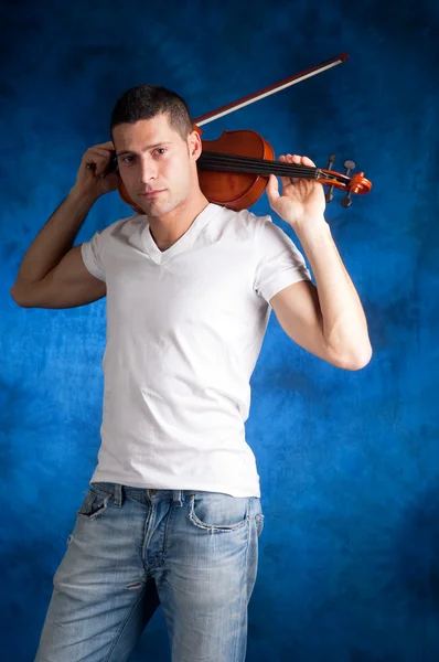 Hombre con violín —  Fotos de Stock