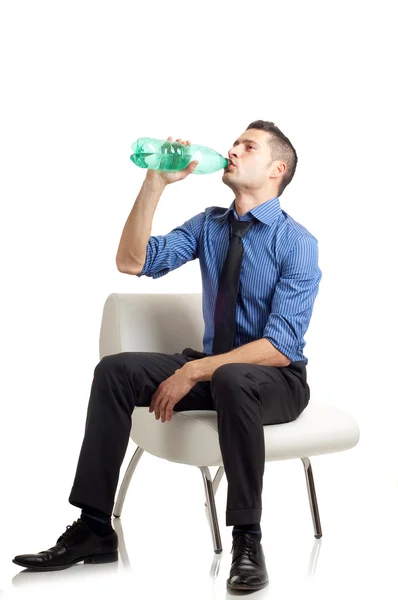 Uomo bere acqua — Foto Stock