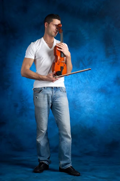 바이올린을 가진 남자 — 스톡 사진