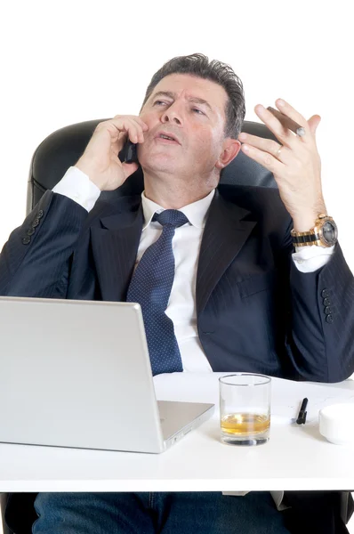Manager på arbetsplatsen med cigarr — Stockfoto