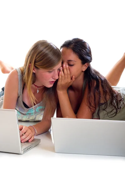 Nastolatki z laptopa — Zdjęcie stockowe