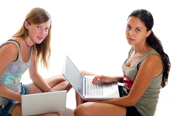 Jugendliche mit Laptop — Stockfoto