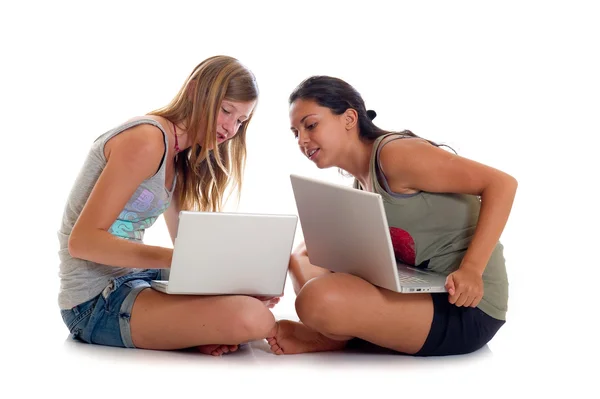 Adolescentes com laptop — Fotografia de Stock
