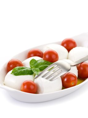 Buffalo mozzarella ve domates fesleğen ile