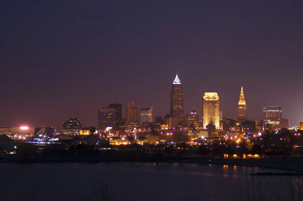 Cleveland al anochecer Fotos de stock libres de derechos