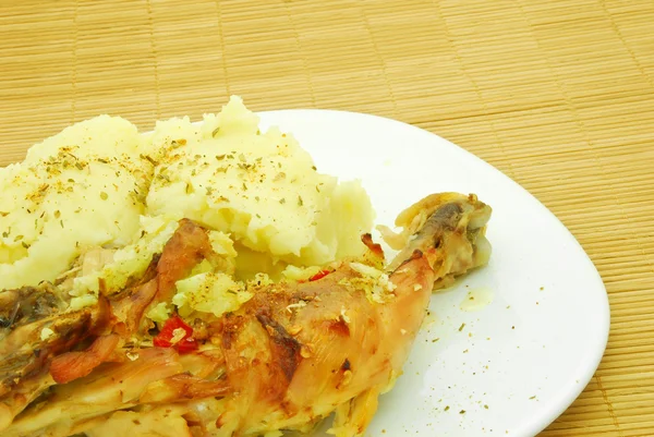 Mashed potatoes and chicken leg — Stock Photo, Image