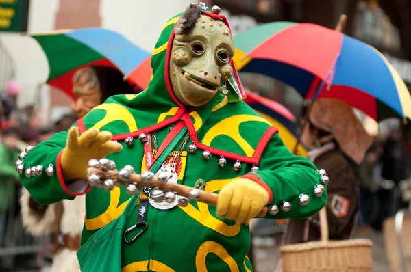 Masker parade in het historische carnaval in freiburg, Duitsland — Stockfoto