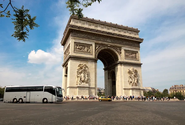 Vierkant met arc de triomphe in Parijs — Stockfoto