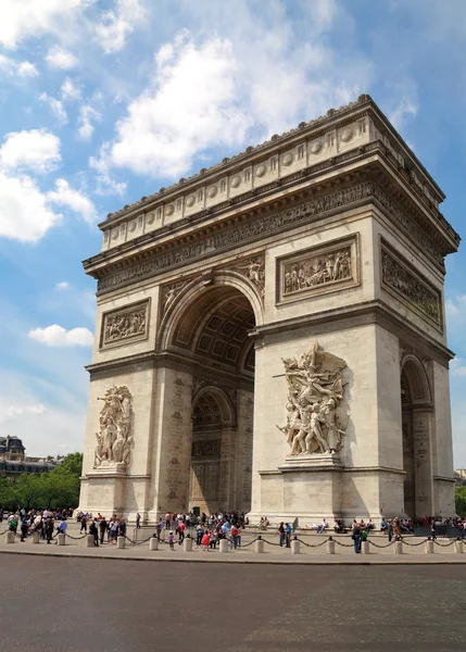 Arc de triomphe in paris, France. — стоковое фото