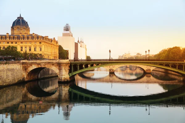Senna fiume e ponte a Parigi, Francia — Foto Stock