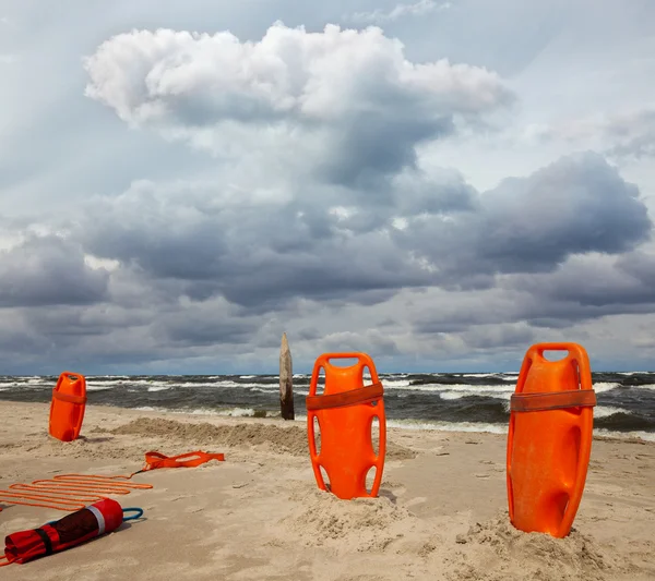 Rettungsschwimmerausrüstung am Strand — Stockfoto