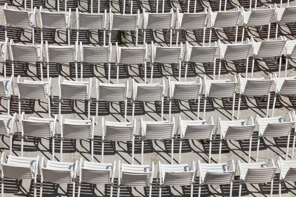 Cadeiras brancas — Fotografia de Stock
