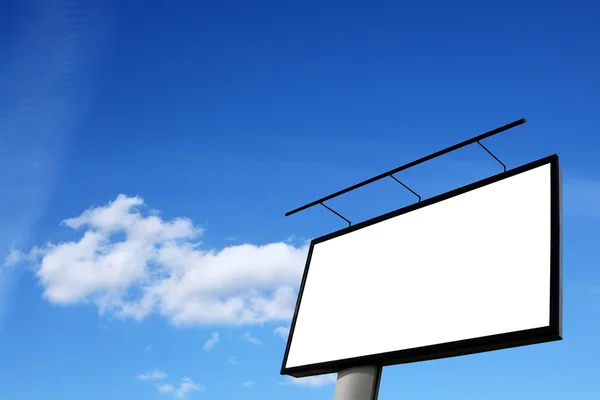 Prázdné billboard proti modré obloze — Stock fotografie