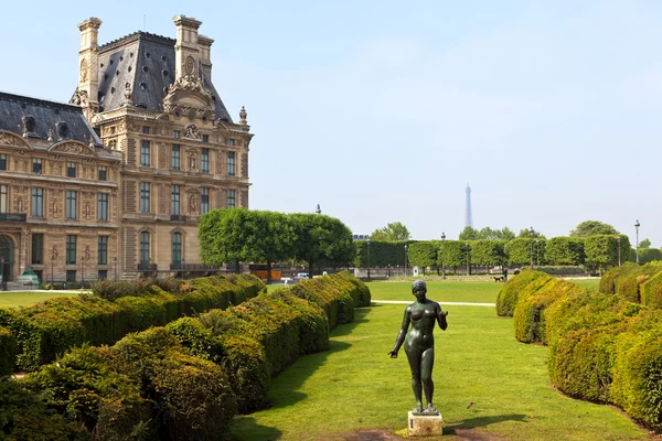 Louvren park, paris — Stockfoto