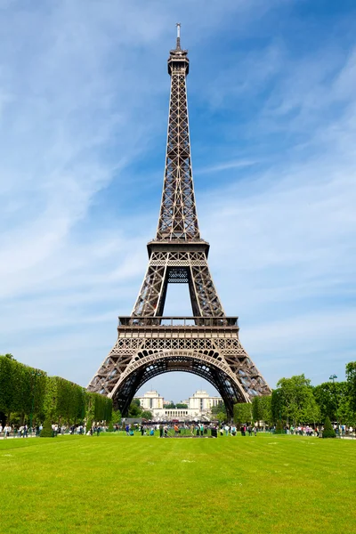Az Eiffel-torony Párizsban — Stock Fotó