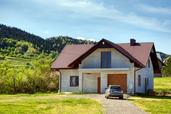 Nya hus i berg — Stockfoto