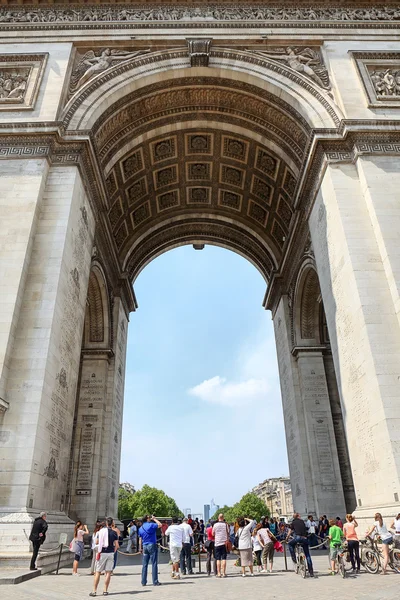 Arco de triunfo en París — Foto de Stock