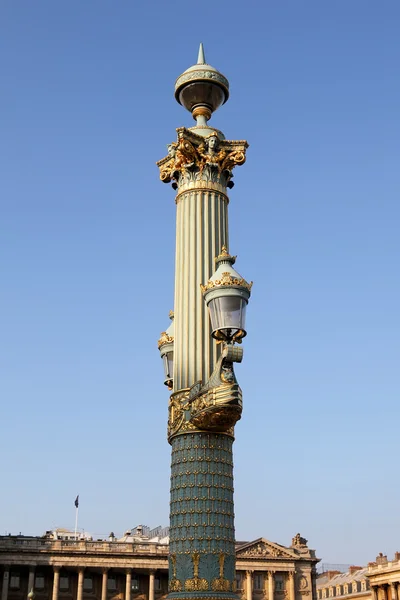 Künstlerischer Laternenpfahl auf der Place de la concorde, Paris — Stockfoto