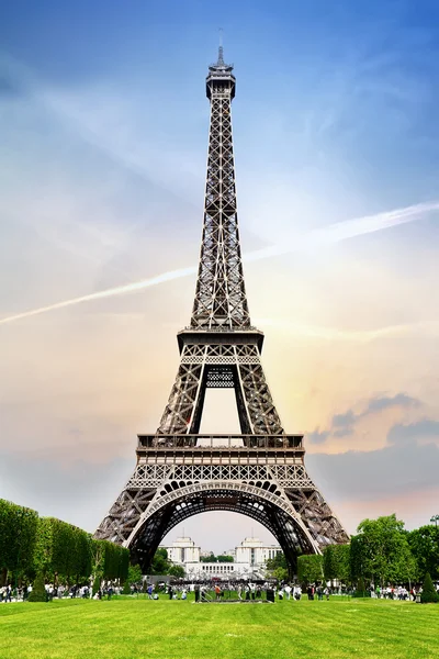 Romantiska tornet i paris — Stockfoto