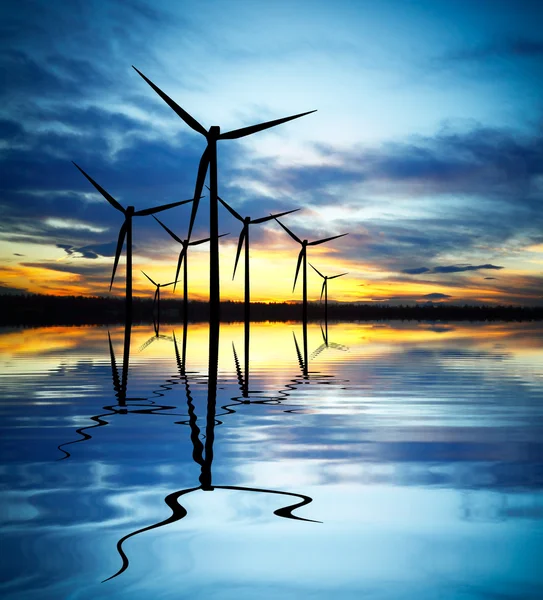Energia eólica ao pôr-do-sol — Fotografia de Stock