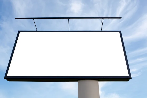 Olbrzymi billboard na błękitne niebo — Zdjęcie stockowe
