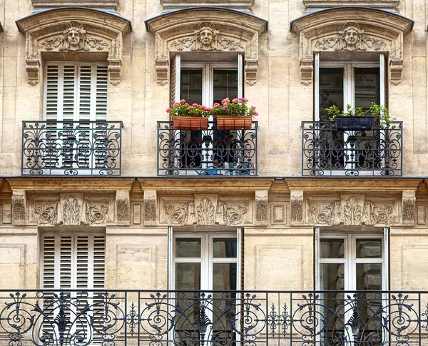 Balkony - architektura Paryża — Zdjęcie stockowe