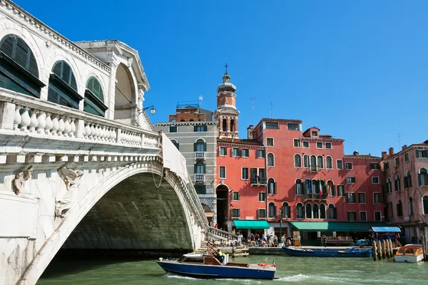 Puente de Rialto en Venecia — Foto de Stock