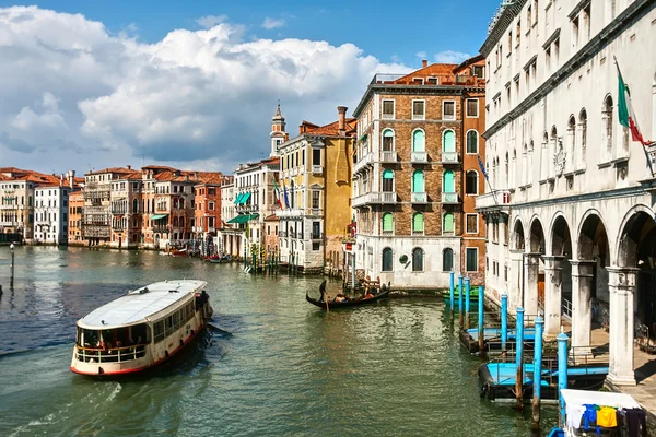 Водный транспорт Венеции — стоковое фото
