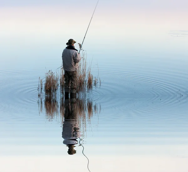 Pescatore in azione — Foto Stock