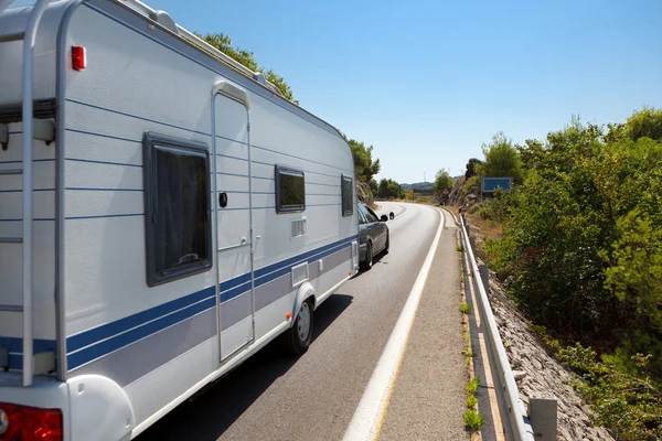 Caravan in the road — Stock Photo, Image